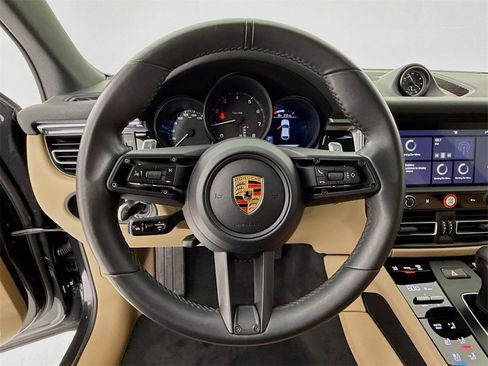 Used 2025 Porsche Macan image 15
