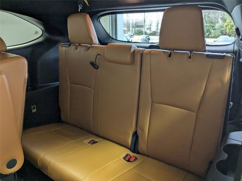 Used 2025 Toyota Highlander Platinum image 34