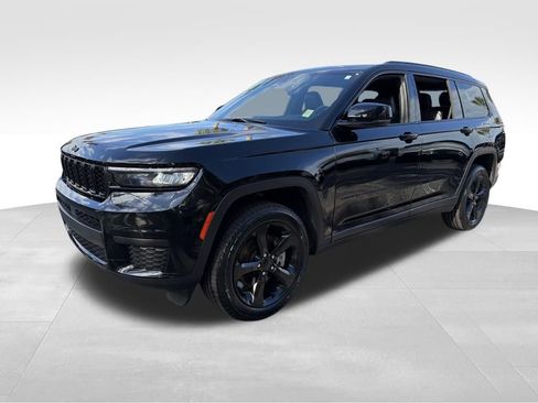 Used 2023 Jeep Grand Cherokee L Laredo image 3