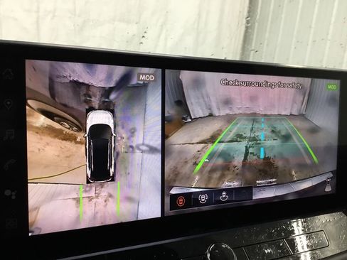 Used 2024 Nissan Rogue SL w/ SL Premium Package image 11