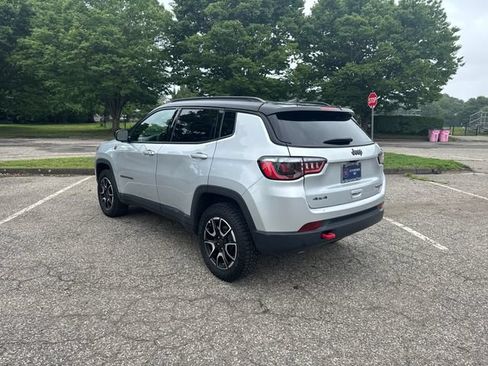 Used 2025 Jeep Compass Trailhawk AWD/4WD image 7