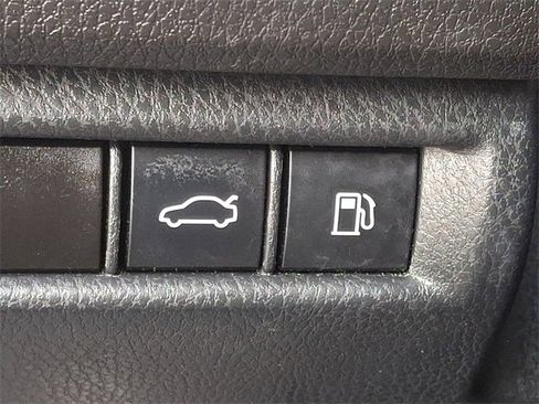 Used 2025 Toyota Camry SE image 25