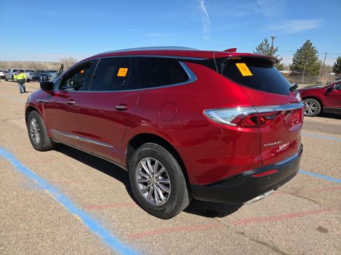 Used 2023 Buick Enclave Essence image 8