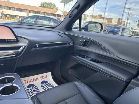 Used 2024 Cadillac Lyriq Luxury AWD/4WD image 31