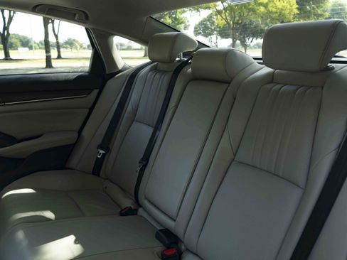 Certified 2018 Honda Accord Touring image 18
