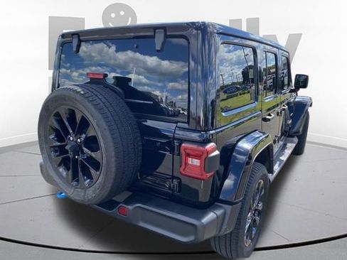 Used 2022 Jeep Wrangler Unlimited Sahara AWD/4WD image 5