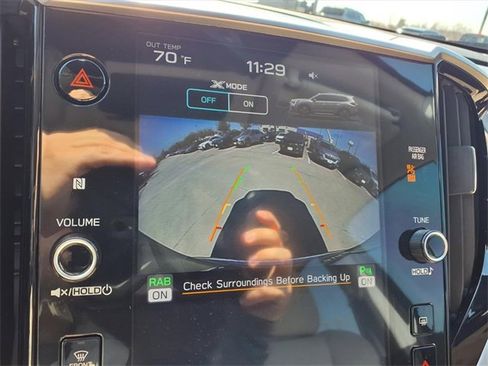 Used 2024 Subaru Ascent Premium w/ Convenience Package image 18