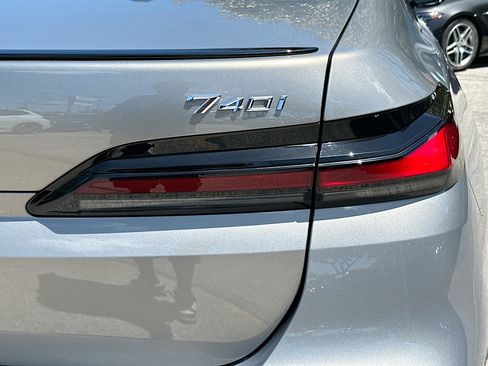 Used 2023 BMW 740i image 33
