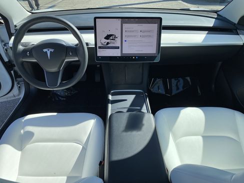 Used 2022 Tesla Model 3 Standard Range image 18