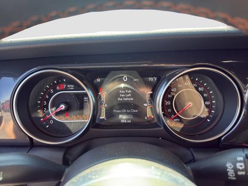 Used 2022 Jeep Wrangler Unlimited Rubicon w/ Xtreme Recon 35" Tire Package AWD/4WD image 11