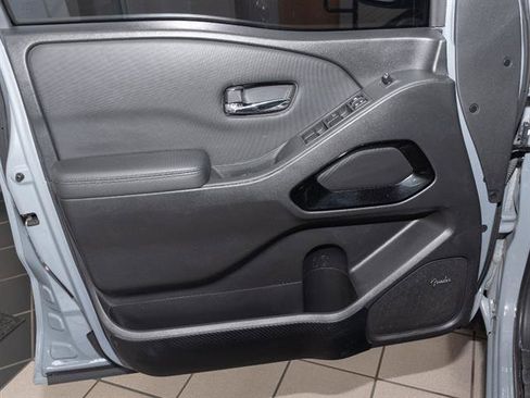 Used 2022 Nissan Frontier PRO-4X w/ Pro-4X Premium Package image 11