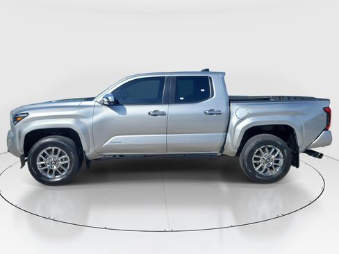 Used 2024 Toyota Tacoma Limited w/ Limited Package (LT) AWD/4WD image 4