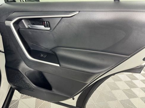 Used 2020 Toyota RAV4 XLE Premium image 26