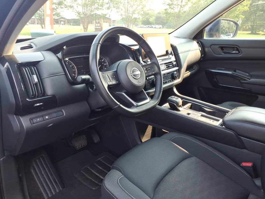 Used 2024 Nissan Pathfinder SV FWD image 19