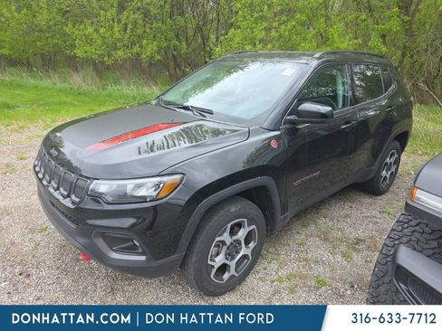 Used 2022 Jeep Compass Trailhawk w/ Trailhawk Convenience Group AWD/4WD image 8
