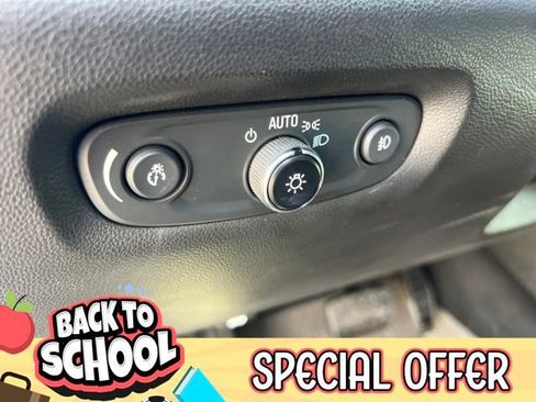 Used 2021 Chevrolet Traverse Premier FWD image 17