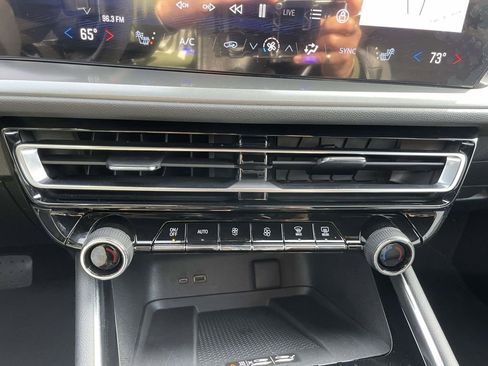 Used 2024 Chevrolet Traverse LT image 29