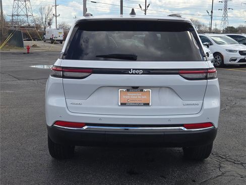 Certified 2024 Jeep Grand Cherokee Laredo X AWD/4WD image 17