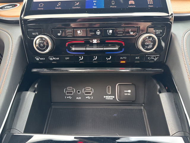 Used 2024 Jeep Grand Cherokee Summit AWD/4WD image 14