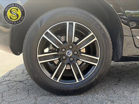 Used 2017 Volvo XC60 T5 Dynamic w/ Preferred Option Package image 9