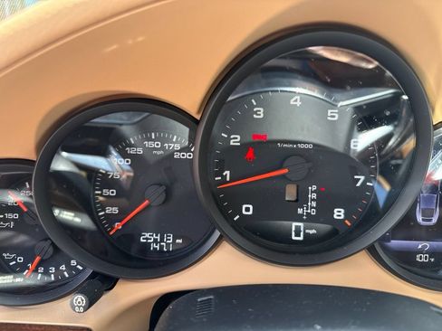 Used 2017 Porsche 911 Carrera RWD image 3