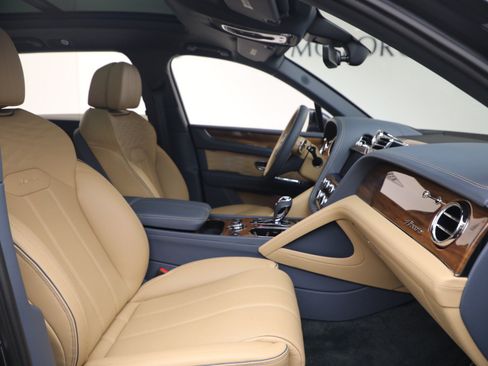 Certified 2026 Bentley Bentayga Extended Wheelbase AWD/4WD image 27