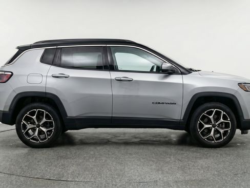 Used 2025 Jeep Compass Limited AWD/4WD image 11