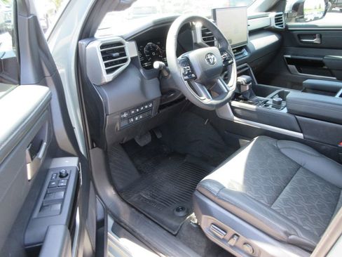 Used 2025 Toyota Tundra Limited AWD/4WD image 18