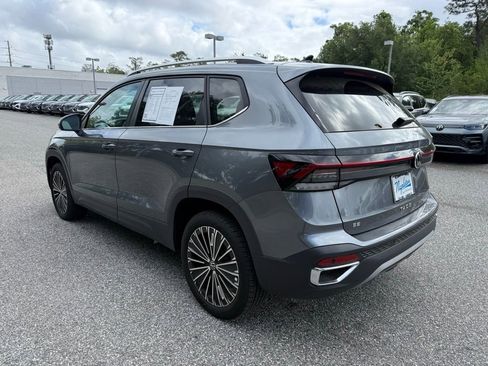 Used 2025 Volkswagen Taos SE w/ Panoramic Sunroof Package image 14