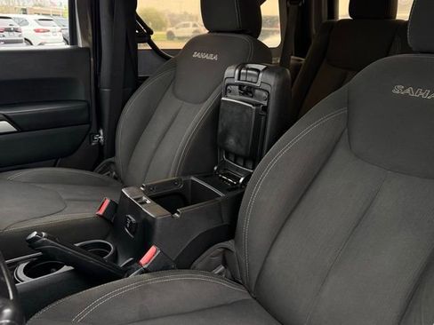 Used 2016 Jeep Wrangler Sahara w/ Connectivity Group AWD/4WD image 23