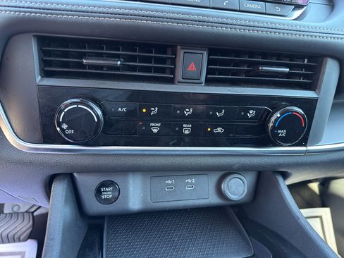 Used 2024 Nissan Rogue S image 16