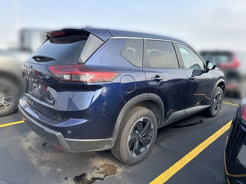 Used 2025 Nissan Rogue SV AWD/4WD image 3