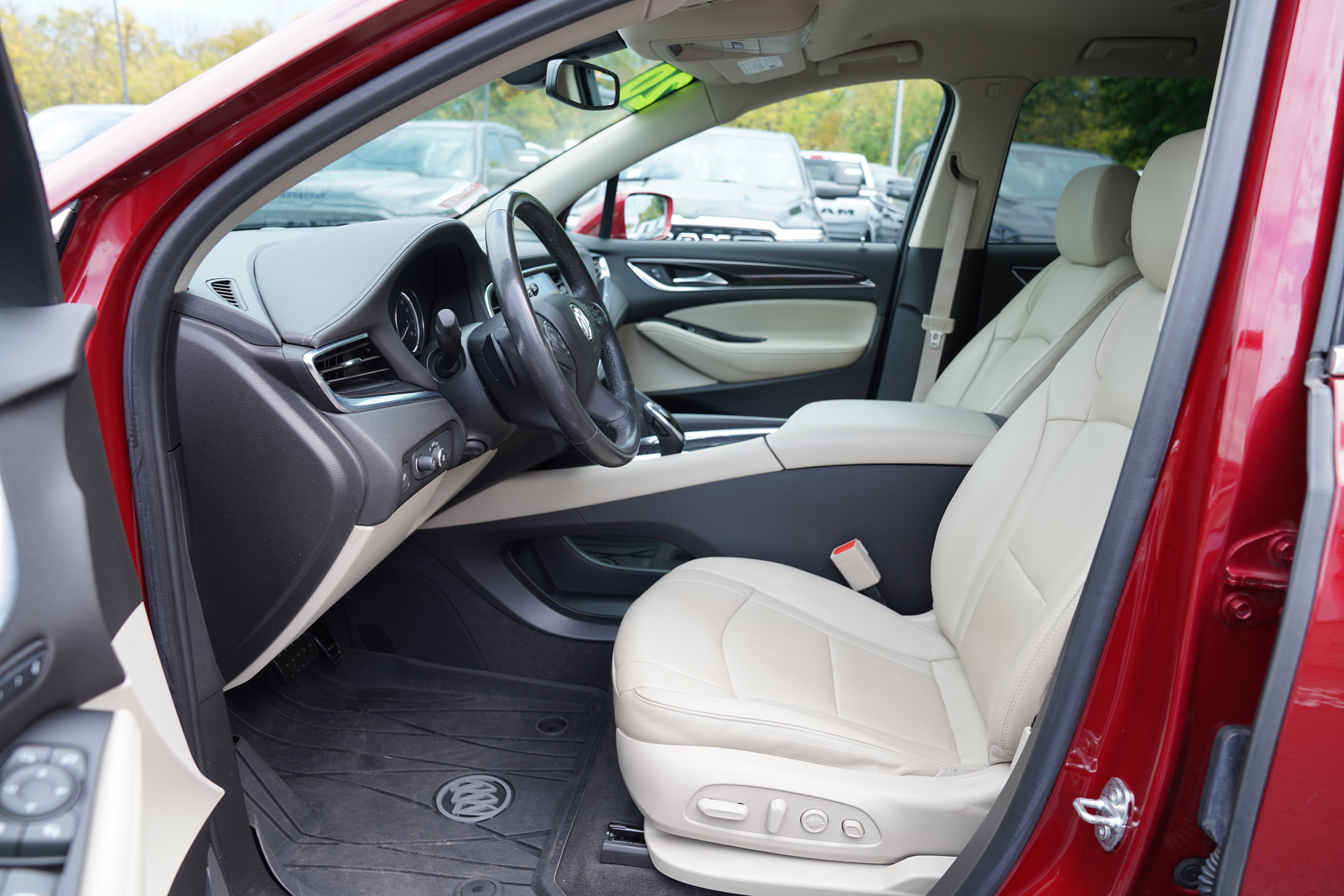 Used 2020 Buick Enclave Premium AWD/4WD image 4