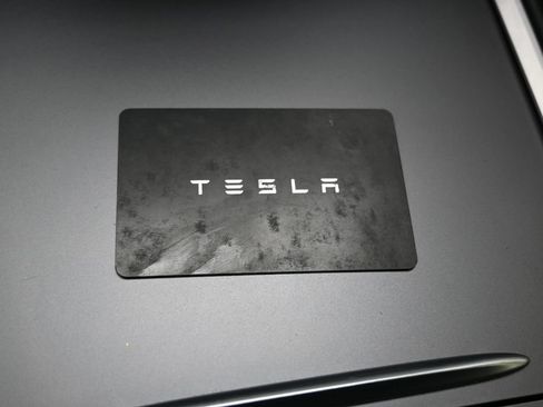 Used 2021 Tesla Model Y Long Range AWD/4WD image 34