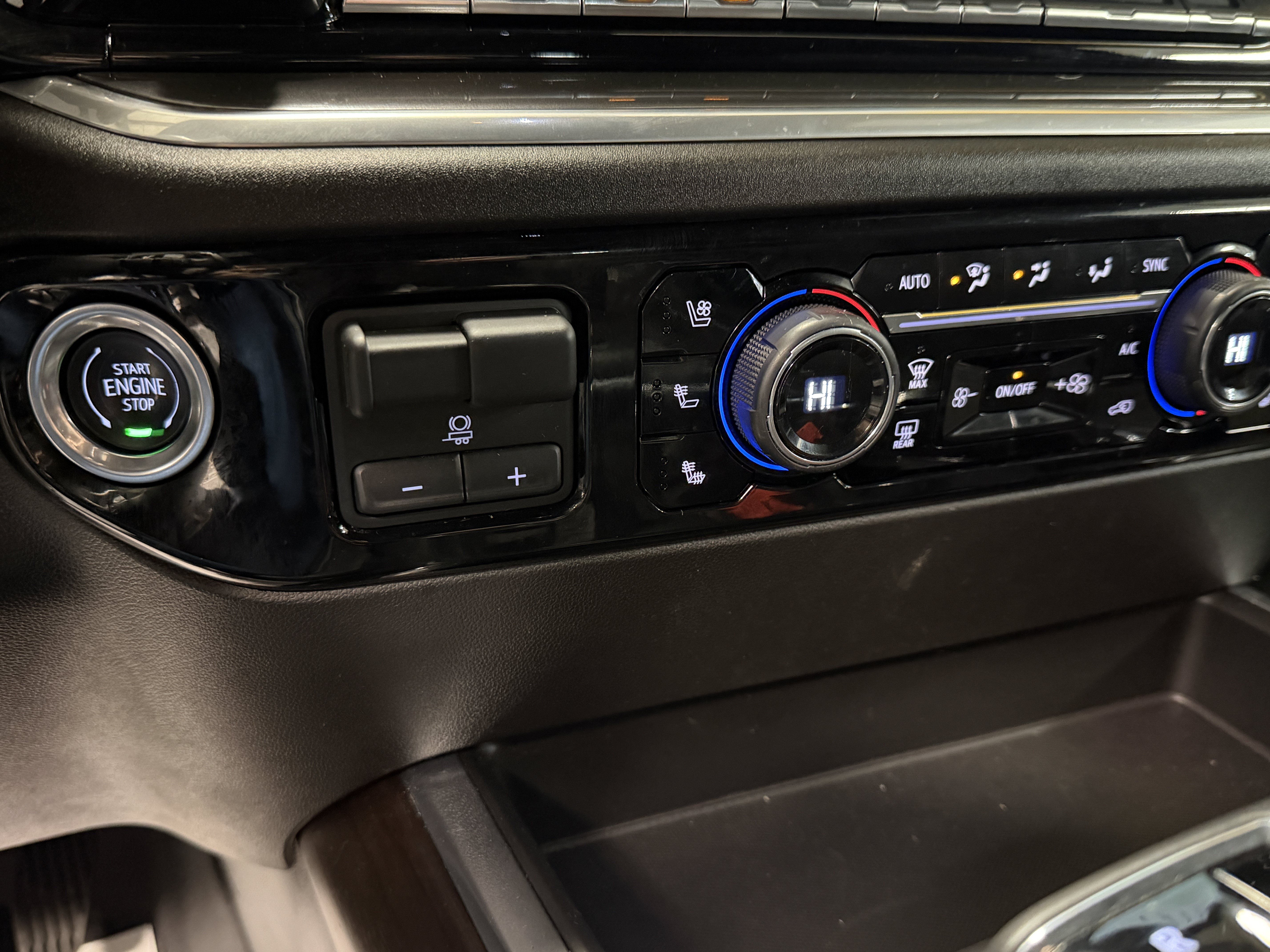 Used 2024 Chevrolet Silverado 1500 High Country w/ High Country Premium Package AWD/4WD image 14
