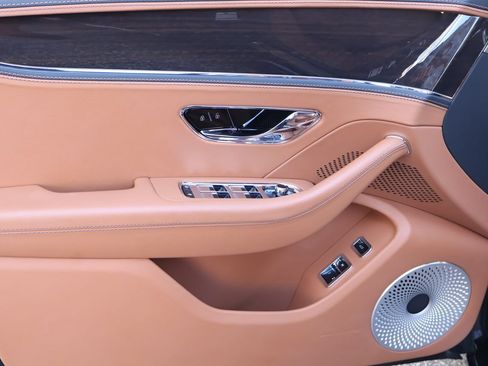Used 2024 Bentley Flying Spur V8 AWD/4WD image 13