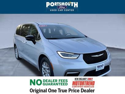 Used 2024 Chrysler Pacifica Touring-L