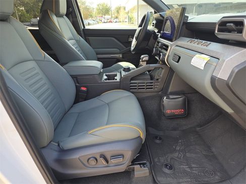 Used 2025 Toyota Tacoma Trailhunter image 14