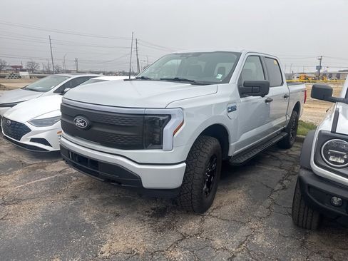 Used 2025 Ford F150 Lightning XLT image 5