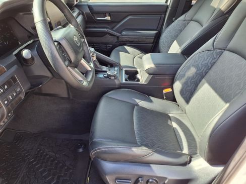 Used 2024 Toyota Tacoma Limited w/ Limited Package (LT) AWD/4WD image 14