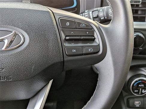 Used 2025 Hyundai Venue SEL image 16