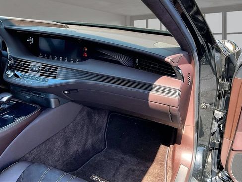 Used 2018 Lexus LS 500 w/ Luxury Package RWD image 17