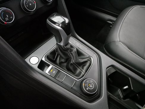 Certified 2022 Volkswagen Taos SE image 24