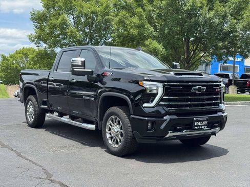 Used 2026 Chevrolet Silverado 2500 LT w/ Z71 Chrome Sport Edition AWD/4WD image 2