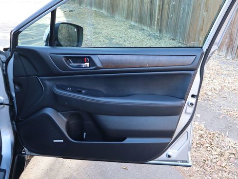 Used 2017 Subaru Outback 3.6R Limited image 26