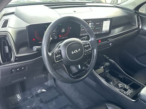 Used 2024 Kia Sorento EX w/ Panoramic Sunroof Package FWD image 13