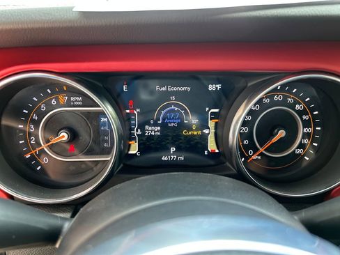 Used 2023 Jeep Gladiator Rubicon AWD/4WD image 16