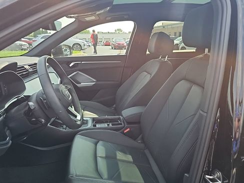 Certified 2025 Audi Q3 2.0T Premium w/ Convenience Package AWD/4WD image 3