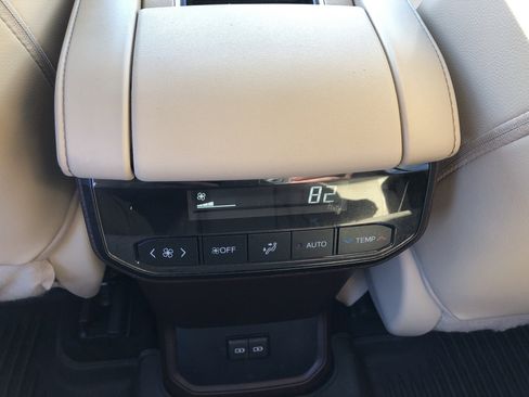 Used 2022 Toyota Highlander XLE image 30