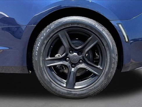 Used 2016 Chevrolet Camaro LT RWD image 8